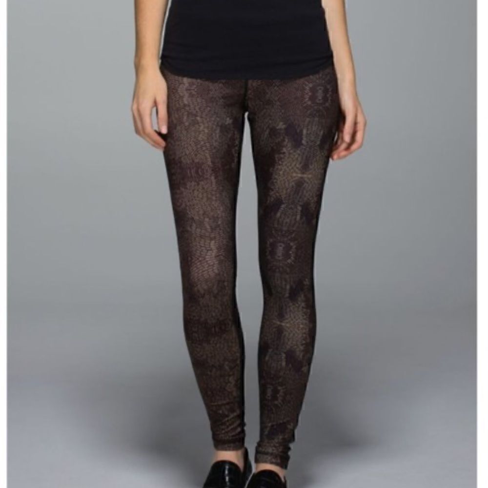 Lululemon Black Gold Golden Goddess Wunder Under leggings